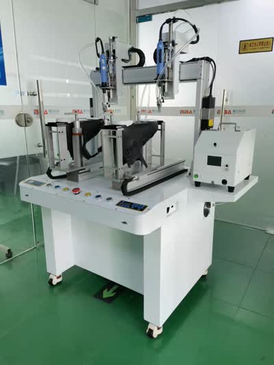 Máquina robótica de fixação de parafuso com sistema de posicionamento para produção de LED