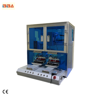 Máquina de solda automática de nível industrial com tampa de segurança e sistema de alimentação de estanho, usada em montagem de PCB