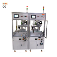 Máquina de chave de fenda em linha sob medida com motor servo, alimentador de parafuso de sopro automático e pista de transportador para operações de linha de montagem