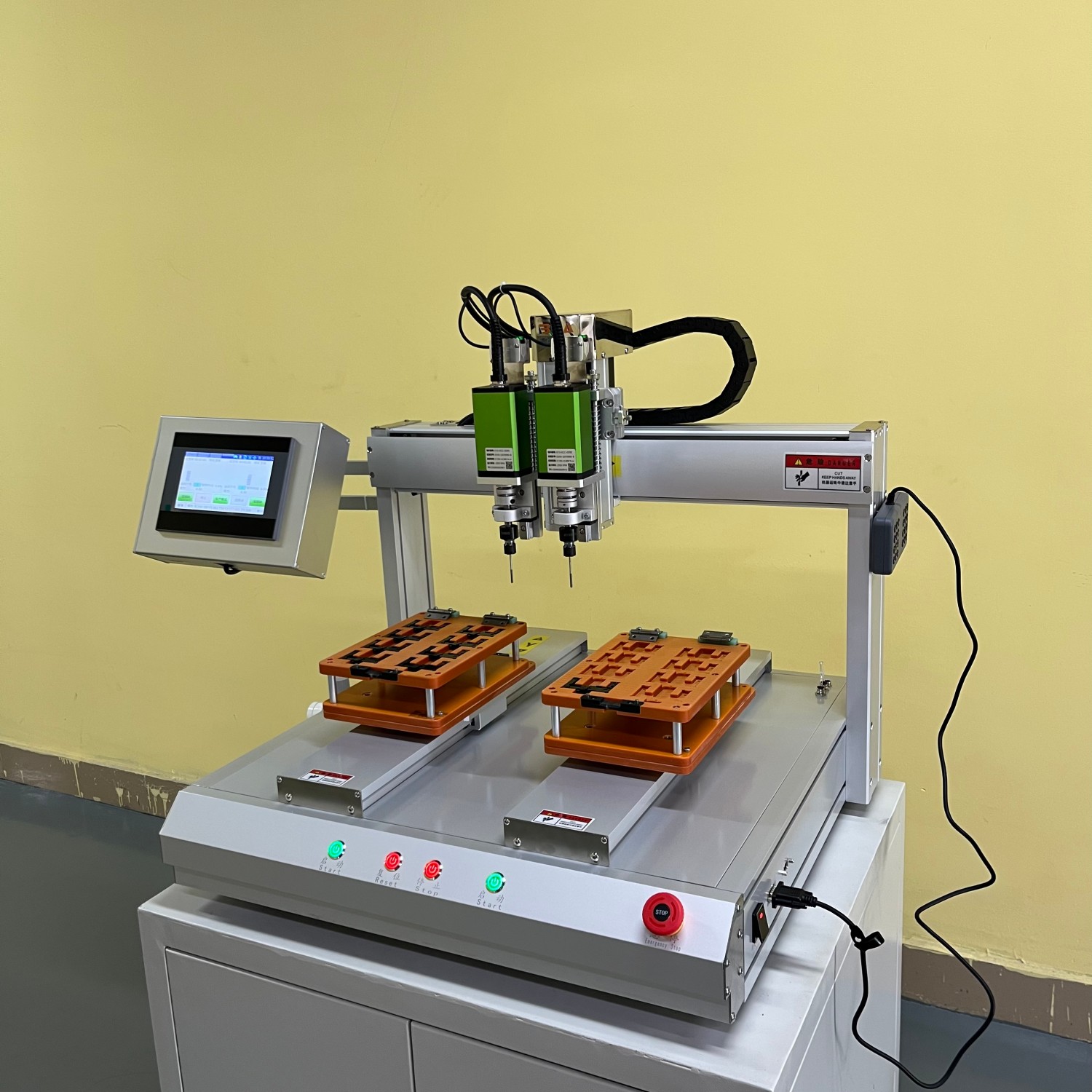 Sistema servo automático de chave de fenda M2 – M8 para linha de montagem de peças pequenas