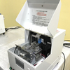 Máquina de fixação de parafuso de desktop m2 -m6 com sistema de alimentação de parafuso automático para produção industrial