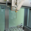 Máquina dispensadora totalmente automática de piso para revestimento isolante de PCB e envasamento de vedação de módulo de bateria de nova energia