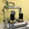 Máquina de aparafusamento automática de estação dupla, máquina de montagem de parafuso de radiador eletrônico, máquina de parafuso de alarme de parafuso anti-perda