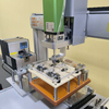 Robô de aparafusamento duplo servo de mesa personalizado; máquina de aparafusar de alta velocidade e estação dupla para caixas plásticas de controle remoto de pequenos eletrodomésticos; Máquina de aparafusar PCB.